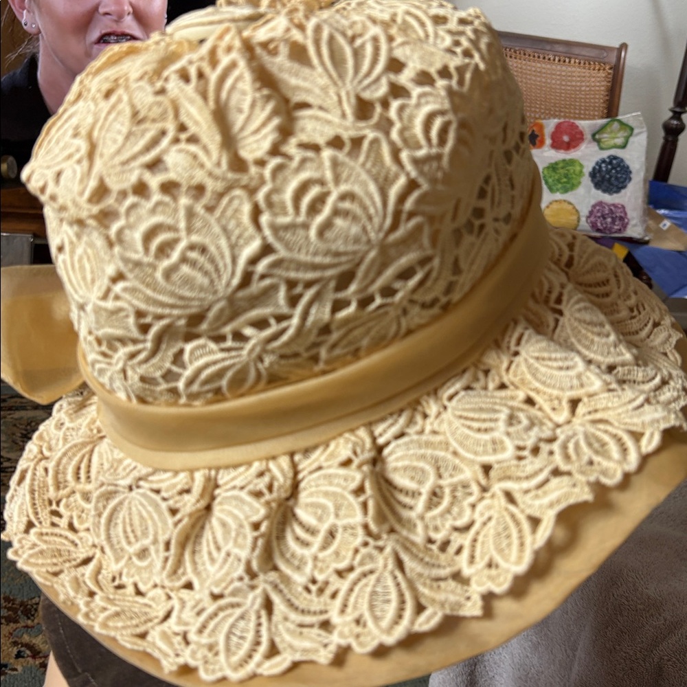 Vintage 1960's NWT Christian Cream Lace Bumper Style Hat bow has flaw - Picture 3 of 14